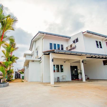 Kb50 Guesthouse Куантан Экстерьер фото